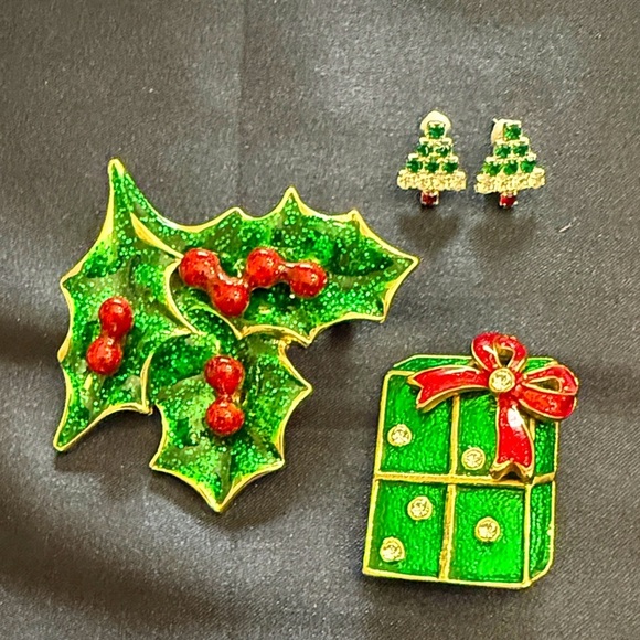 Vintage Jewelry - Vintage Christmas Holly & Present Brooches and Rhinestone Tree Post Earrings